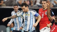 Træner Klopp 'beder om' Mac Allisters trøje, ser beundret på Messi og kommer med en virkelig strålende udtalelse.