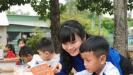 Artikel 1: Funktionäre der weiblichen Jugendunion sind stets zutiefst um die Khmer-Kinder besorgt.