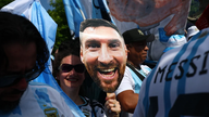 Argentyna - Messi „zdobywa” Mistrzostwa Świata 2026, ludzie entuzjastycznie świętują w jego rodzinnym mieście.