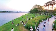 Giữ màu xanh cho đôi bờ sông Hương