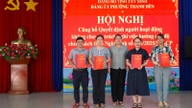 Empat pekerja komuniti sambilan di wad Thanh Dien, wilayah Tay Ninh, telah menerima notis pemberhentian kerja.