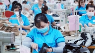 Thu nhập không theo kịp chi phí sinh hoạt, đề xuất tăng lương tối thiểu đến 9,8%