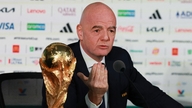 Η FIFA θέλει απροσδόκητα να αλλάξει τους κανόνες στη μέση του Παγκοσμίου Κυπέλλου. Ο πρόεδρος Ινφαντίνο μιλάει για την αντιπαράθεση.