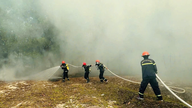 La provincia de Quang Tri está movilizando todos sus recursos para hacer frente a los numerosos incendios forestales que azotan la zona.