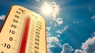 Dengan suhu yang mencapai puncaknya, Hanoi dan banyak daerah lainnya bisa mencapai suhu lebih dari 40 derajat Celcius.