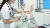 27 yaşında sağlıklı bir kadın aniden felç geçirdi: Doktorlar, belirtilerin kolayca vestibüler bozukluklarla karıştırılabileceği konusunda uyarıyor.