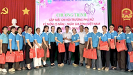 I løpet av de siste seks månedene har kvinneforeningen i Tay Ninh Hoa kommune koordinert arbeidet med å dele ut 2086 gavepakker.