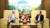 Menggalakkan hubungan kerjasama antara Quang Ninh dan Hokkaido.