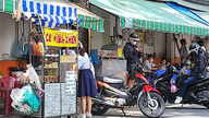 Ho Chi Minh City will conduct surprise inspections of establishments supplying food to street vendors.