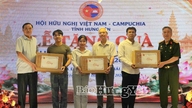 Persatuan Persahabatan Vietnam-Kemboja menaja 10 pelajar daripada latar belakang yang kurang bernasib baik.