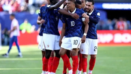 ¿Por qué los jugadores del Mundial usan calcetines rotos y zapatos rosas cuando juegan?