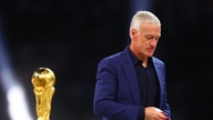 El seleccionador Deschamps estuvo ausente del partido entre Francia y Noruega porque regresó a casa para guardar luto por el fallecimiento de su madre.