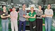 Een lokale vakbond in Hai Phong heeft tijdens het hete seizoen 20.000 dozen melk aan arbeiders gedoneerd.