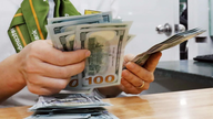 Während der US-Dollar weltweit an Wert gewinnt, bleibt der Wechselkurs des VND unter Kontrolle.
