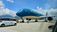Akibat seorang penumpang mengalami masalah kesehatan, pesawat Vietnam Airlines melakukan pendaratan darurat di Hong Kong.