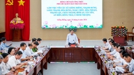 รองประธานคณะกรรมการประชาชนจังหวัดอานเจียง นายอึ้ง คอง ทึ๊ก ทำงานร่วมกับชุมชนต่างๆ ในเขตย่อยภาคใต้