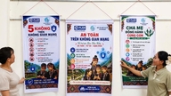 Orang tua terhubung dan mendukung anak-anak mereka yang berusia di bawah 18 tahun di era digital.