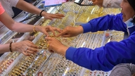 Prezzi dell'oro oggi, 25 giugno: forte pressione di vendita.