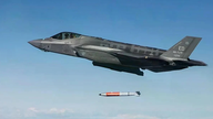 O número de armas nucleares americanas na Europa é suficiente para "nivelar" qualquer adversário.