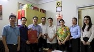 សង្កាត់កួណាម (Cua Nam Ward) ទៅសួរសុខទុក្ខ និងចែកអំណោយដល់កុមារដែលស្ថិតក្នុងស្ថានភាពលំបាកជាពិសេស។