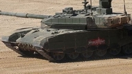 روس کا T-90، 'دنیا کا بہترین ٹینک'، یوکرین میں کئی لڑائیوں کے بعد کیسے بدل گیا ہے؟