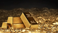 World gold prices fall to their lowest level in 7 months.