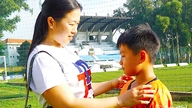 Cha mẹ chắp cánh đam mê bóng đá cho con