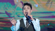 Il giovane che cantava "Erba appassita" ha ricevuto critiche da Thai Chau in diretta televisiva.