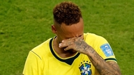 Neymar se v den, kdy se zapsal do historie mistrovství světa, rozplakal.