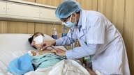 말기 간경변증을 앓던 16세 소년이 기적적인 간 이식 수술 덕분에 새 삶을 얻었습니다.