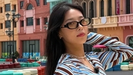 Bývalá členka Wonder Girls těší fanoušky procházkami ulicemi a pochutnáváním si na vietnamském banh mi.