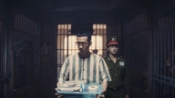 Tuan Tran 'masuk penjara' dalam film Penjara Bahagia.