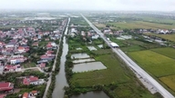 Menghilangkan hambatan dalam penerbitan sertifikat kepemilikan tanah di komune Kien Hai.