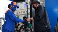 Prețurile benzinei E10 au scăzut brusc de la ora 15:00, în această după-amiază.