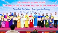 A União das Mulheres do bairro de Bai Chay comemora o 25º aniversário do Dia da Família Vietnamita.
