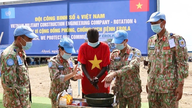 Des soldats vietnamiens en béret bleu unissent leurs forces dans la lutte contre l'épidémie d'Ebola à Abyei.