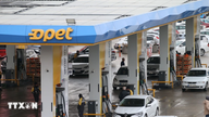 Prețurile mondiale ale petrolului au scăzut brusc din cauza ofertei abundente din Orientul Mijlociu.