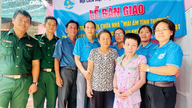 Persatuan Wanita Kelurahan Ninh Chu memperbaiki "Tempat Perlindungan Kasih Sayang" untuk wanita penyandang disabilitas.