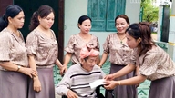 ជួយគ្នាសាងសង់ផ្ទះ។