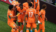 Hạ ‘tí hon’ Curacao, Bờ Biển Ngà lần đầu tiên đoạt vé vòng knock-out World Cup