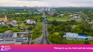 The 6-lane national highway connecting Ho Chi Minh City to the Mekong Delta remains unfinished due to land acquisition issues along 250 meters.