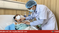 Mandlig studerende får nyt liv takket være levertransplantation.