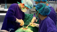 足首と足の麻痺は、重度の腰部脊柱管狭窄症の警告サインである。