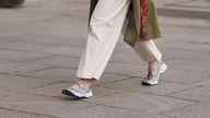 Stanca di abbinare scarpe basse agli abiti? Prova qualcosa di diverso con questi pantaloni!