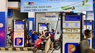 Os preços dos combustíveis continuam a cair acentuadamente, com a gasolina E10 e E5 agora abaixo de 20.000 VND/litro.