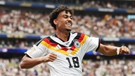 Bayern München contracteert Nathaniel Brown: een deal van €55 miljoen werd gesloten na een biedingsstrijd met Manchester United en Arsenal.