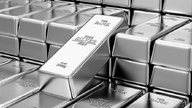 Silver prices plummet, buyers at the peak lose 65 million VND/kg.