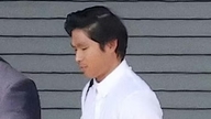 Pax Thien optræder officielt og afliver rygter om hans død af kræft.