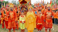 रानी के लिए एक उत्सवपूर्ण समारोह