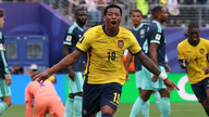 L'Ecuador ha rimontato e battuto la Germania, qualificandosi di misura, mentre la Costa d'Avorio ha superato la fase a gironi dei Mondiali per la prima volta.